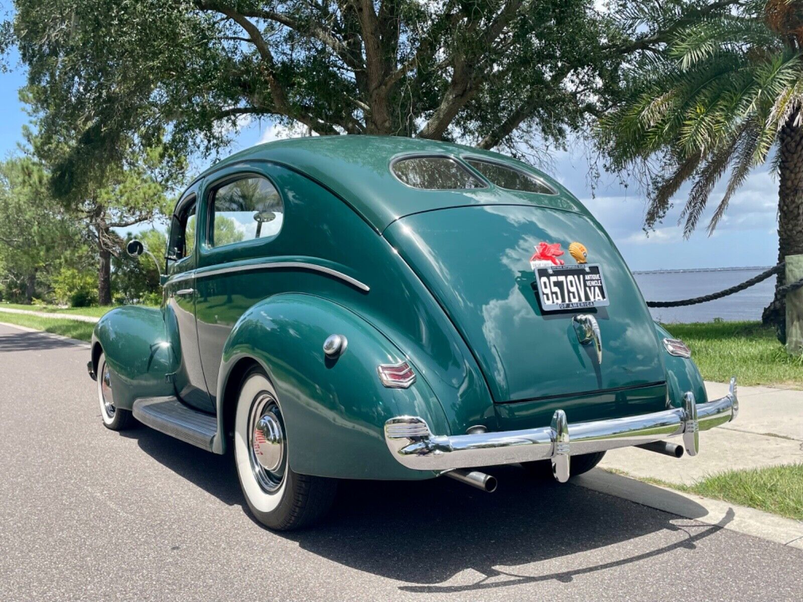 Ford-Deluxe-Berline-1940-Green-Black-30341-17