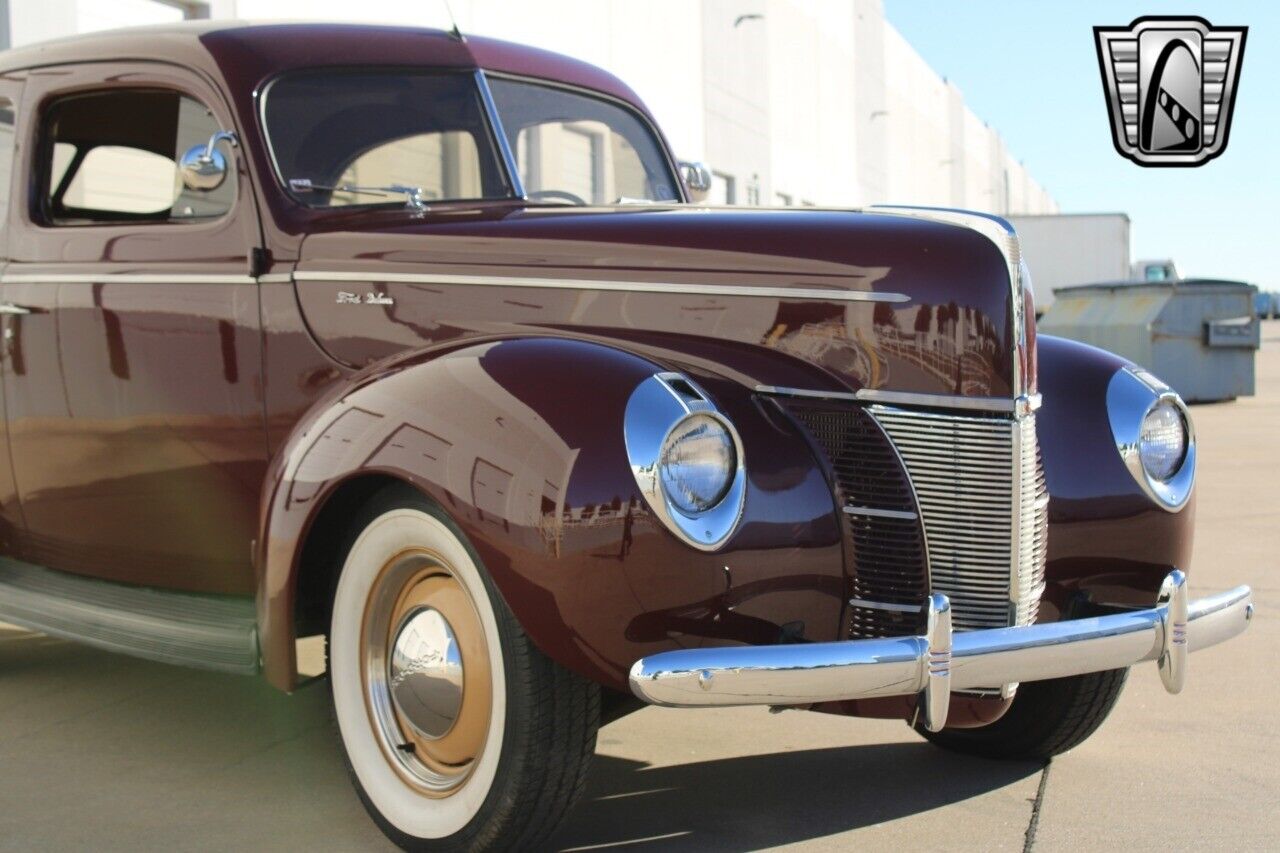 Ford-Deluxe-Berline-1940-Maroon-Brown-132074-11