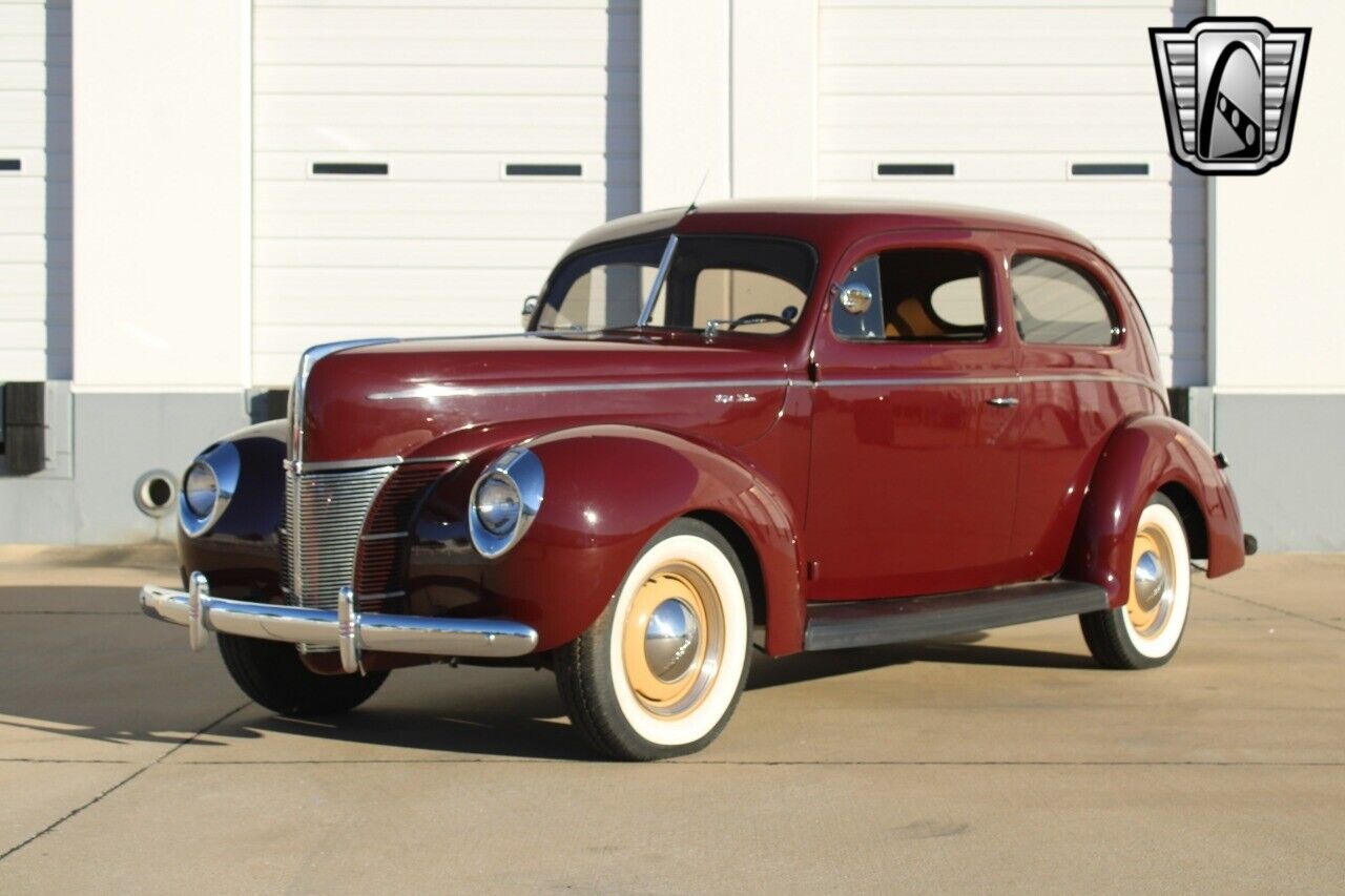 Ford-Deluxe-Berline-1940-Maroon-Brown-132074-2