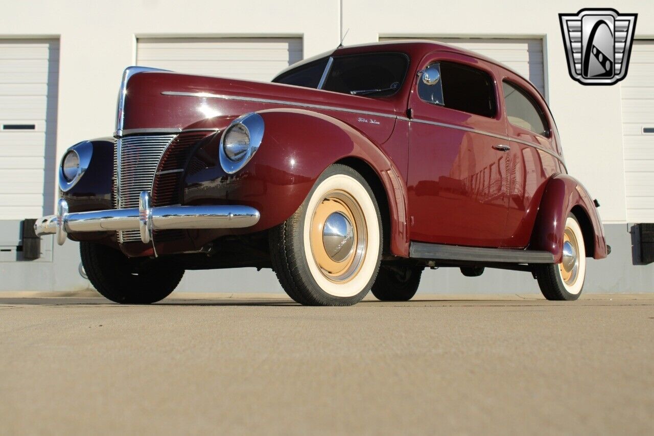 Ford-Deluxe-Berline-1940-Maroon-Brown-132074-3