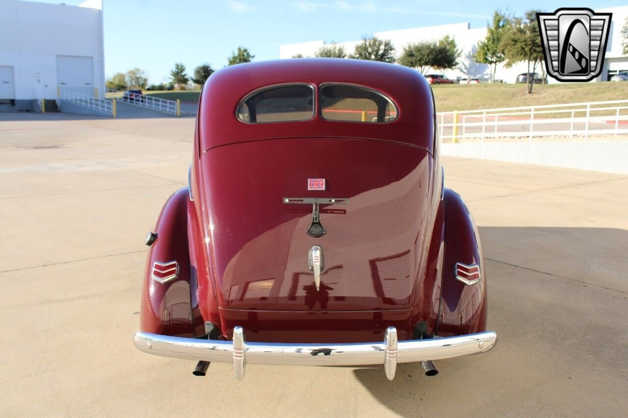 Ford-Deluxe-Berline-1940-Maroon-Brown-132074-5