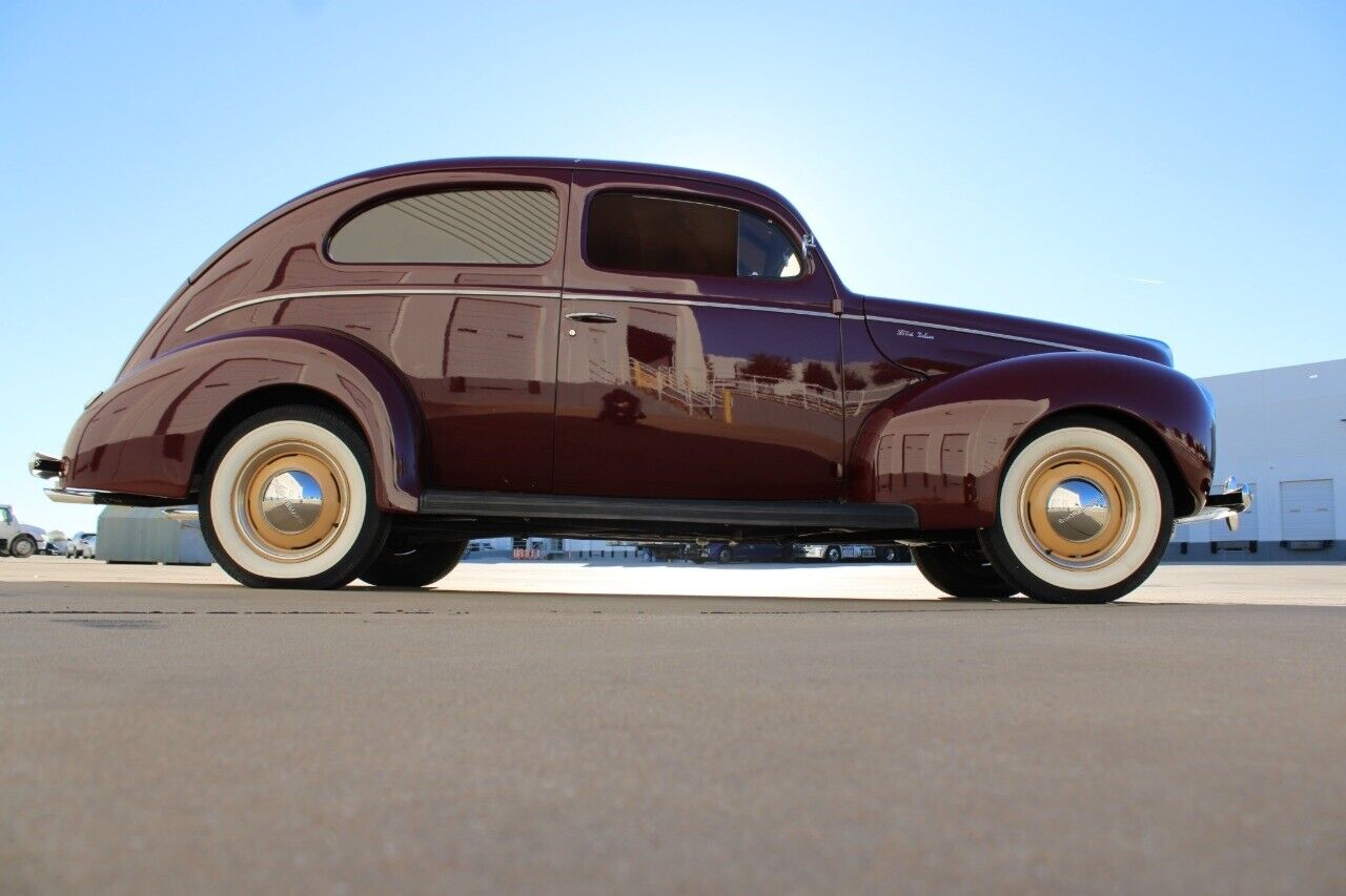 Ford-Deluxe-Berline-1940-Maroon-Brown-132074-8