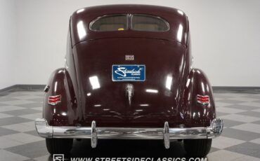 Ford-Deluxe-Berline-1940-Maroon-Tan-122001-10