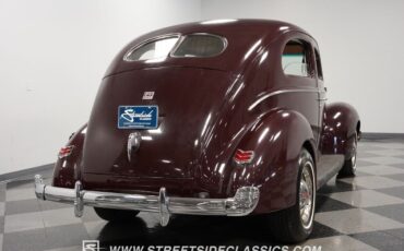 Ford-Deluxe-Berline-1940-Maroon-Tan-122001-11