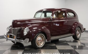 Ford-Deluxe-Berline-1940-Maroon-Tan-122001-5