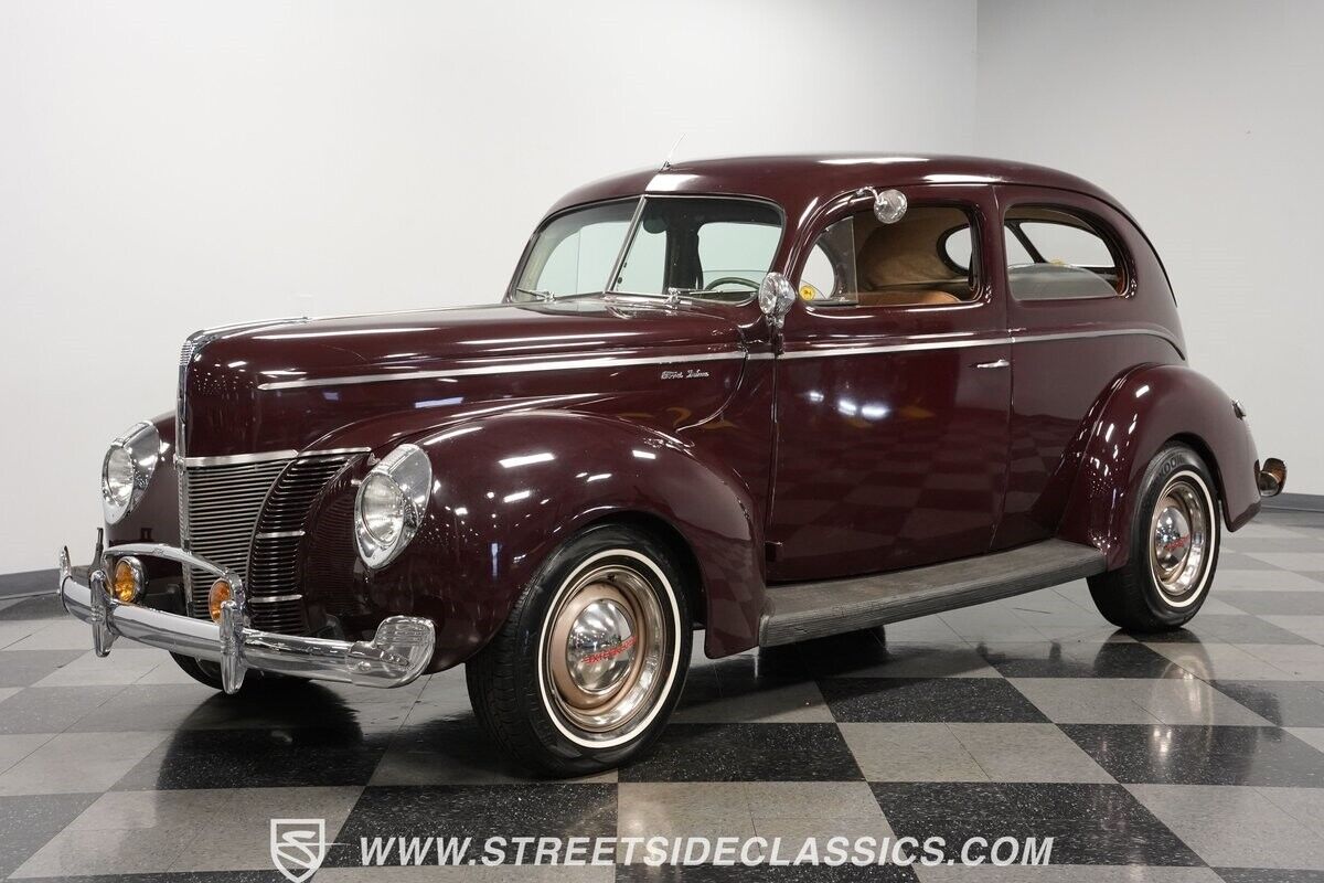 Ford-Deluxe-Berline-1940-Maroon-Tan-122001-5