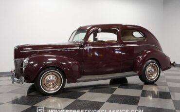 Ford-Deluxe-Berline-1940-Maroon-Tan-122001-6