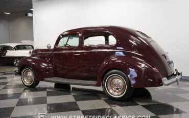 Ford-Deluxe-Berline-1940-Maroon-Tan-122001-8