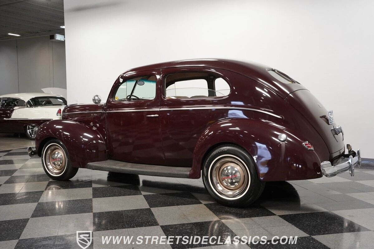 Ford-Deluxe-Berline-1940-Maroon-Tan-122001-8