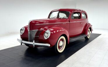 Ford-Deluxe-Berline-1940-Red-Tan-67592