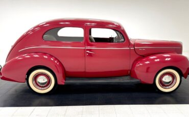 Ford-Deluxe-Berline-1940-Red-Tan-67592-5