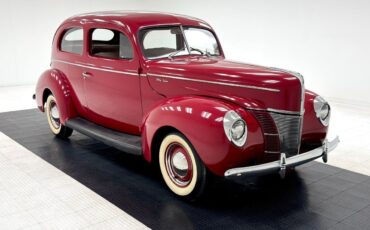 Ford-Deluxe-Berline-1940-Red-Tan-67592-6