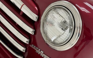 Ford-Deluxe-Berline-1947-Red-Gray-108972-10