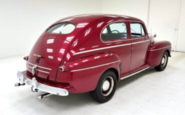 Ford-Deluxe-Berline-1947-Red-Gray-108972-4