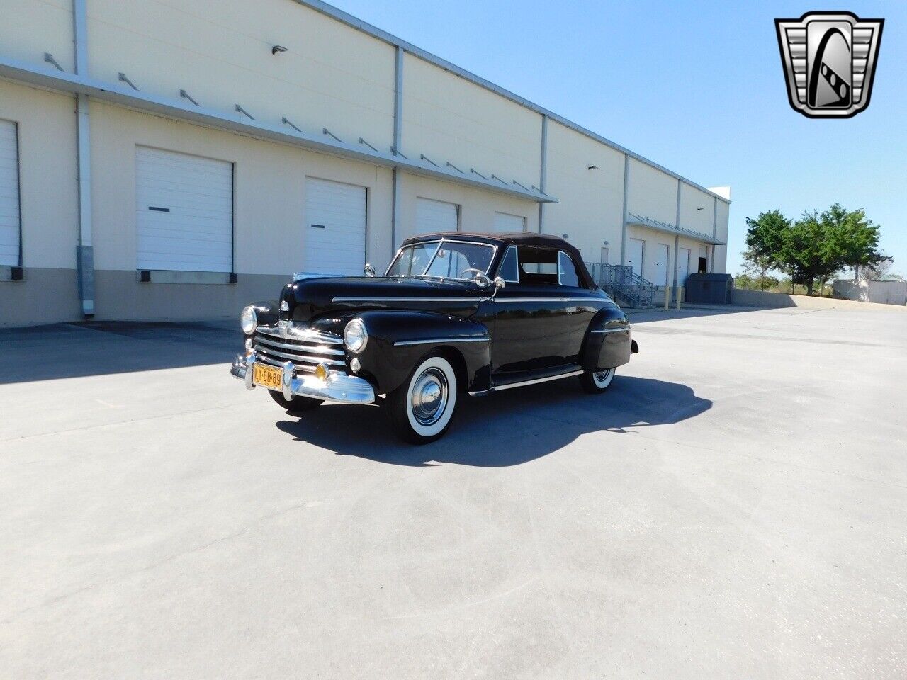 Ford-Deluxe-Cabriolet-1947-Black-Red-13034-2