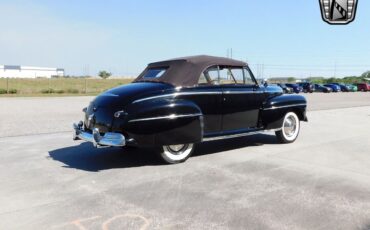 Ford-Deluxe-Cabriolet-1947-Black-Red-13034-8