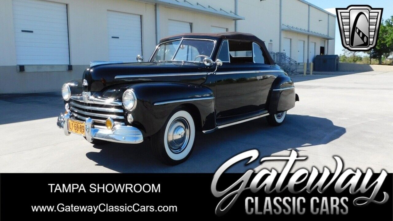 Ford-Deluxe-Cabriolet-1947-Black-Red-13034