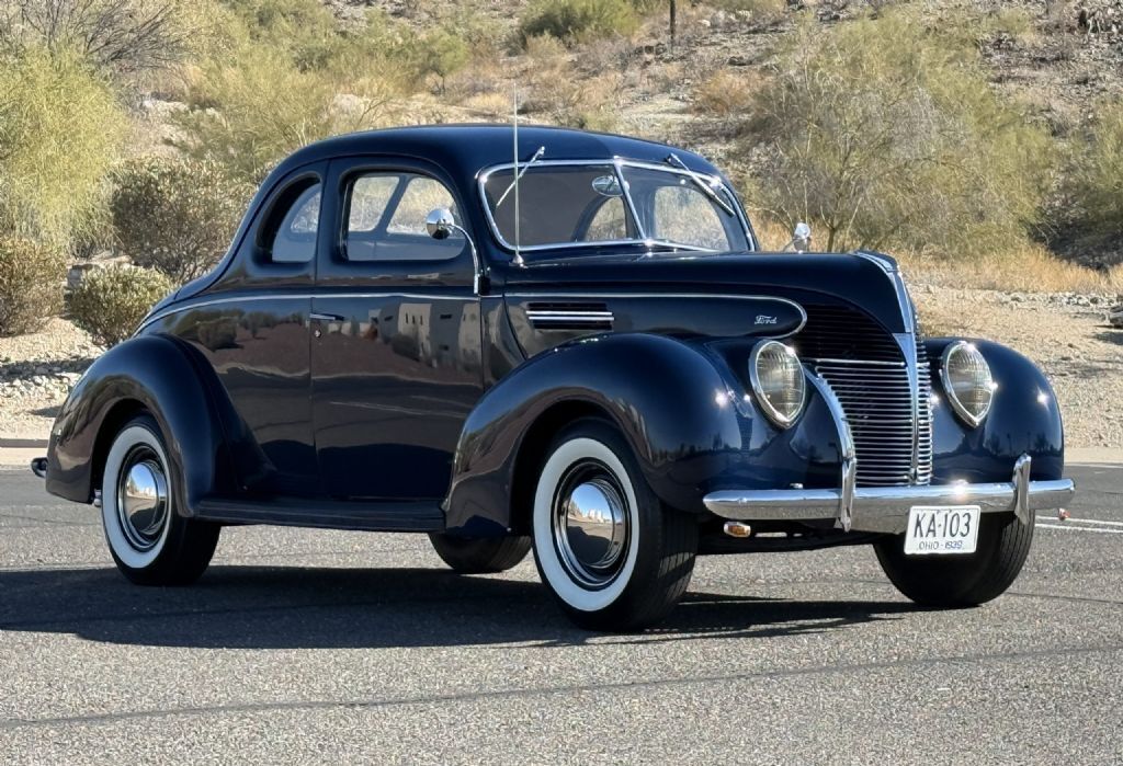 Ford-Deluxe-Coupe-1939-Blue-Tan-206-10