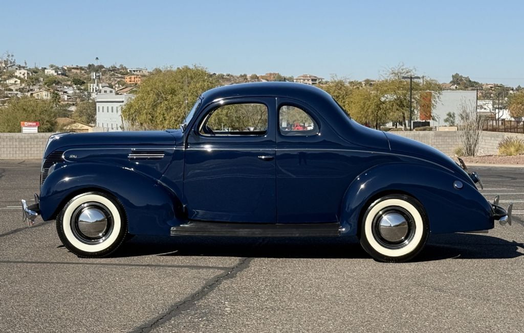 Ford-Deluxe-Coupe-1939-Blue-Tan-206-2