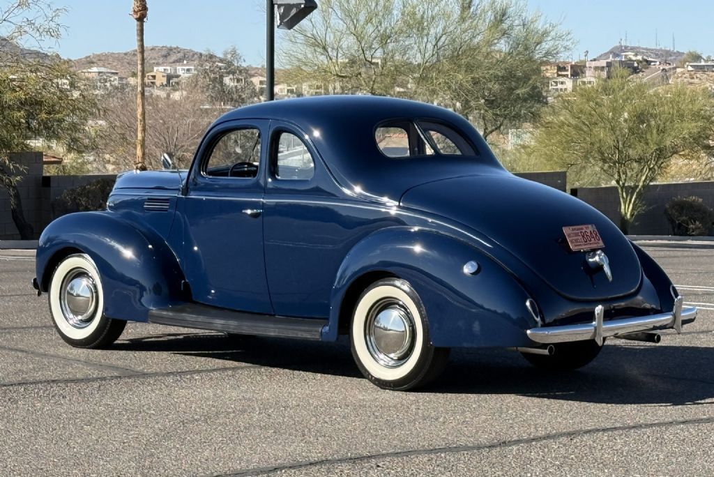 Ford-Deluxe-Coupe-1939-Blue-Tan-206-3