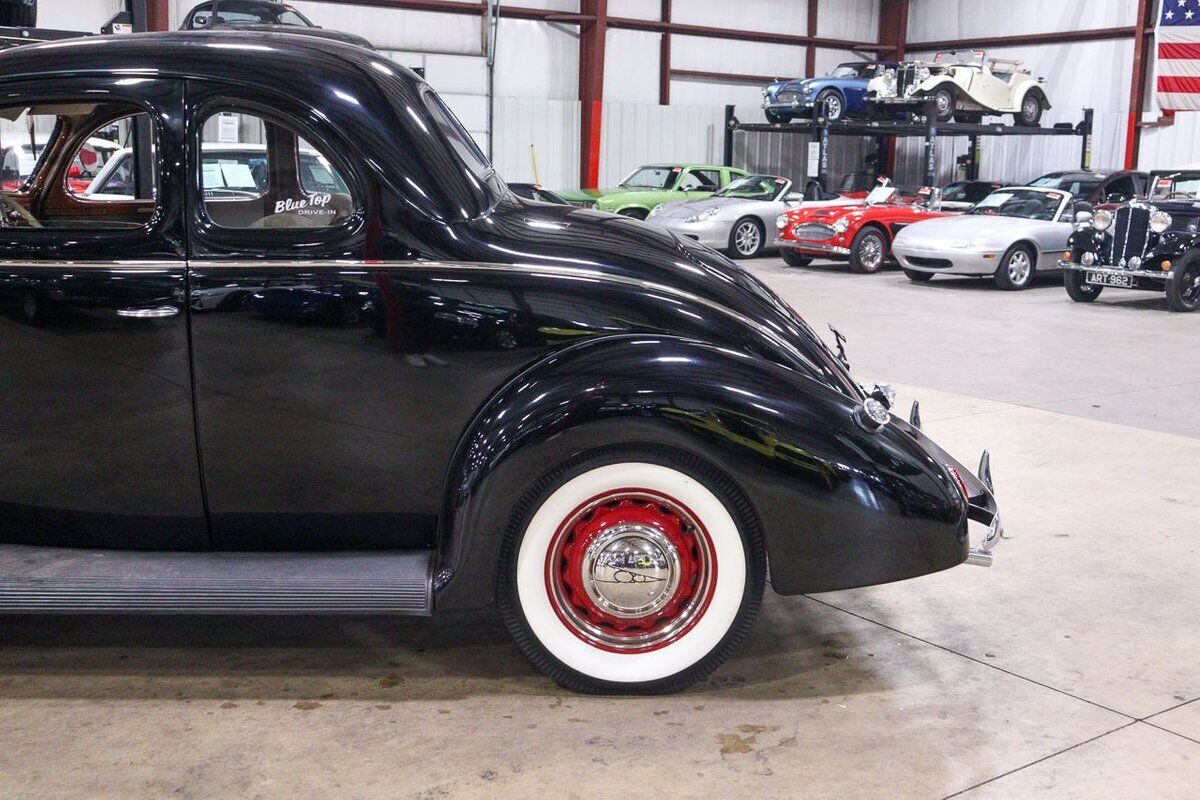 Ford-Deluxe-Coupe-Coupe-1938-Black-Gray-154827-3