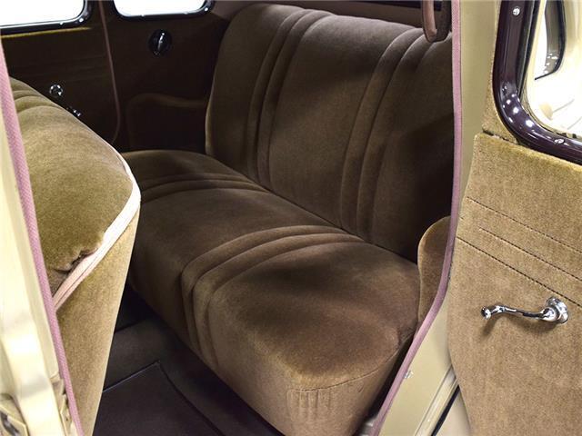 Ford-Deluxe-Fordor-Berline-1935-Gray-Taupe-mohair-2559-9