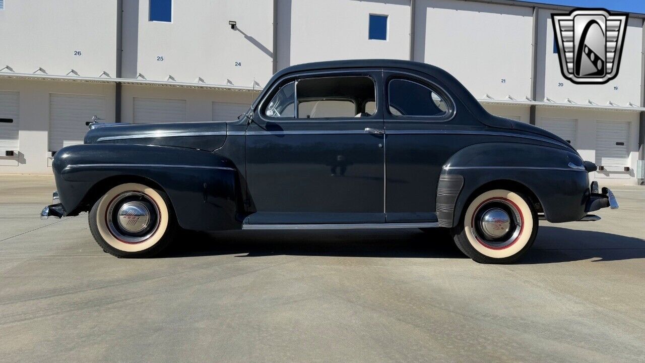 Ford-Deluxe-Super-Deluxe-Coupe-1946-Blue-Blue-4904-3