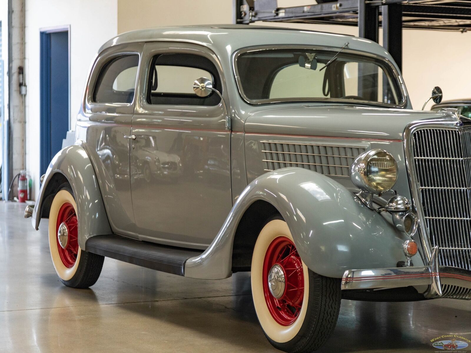 Ford-Deluxe-Tudor-1935-Gray-Gray-257-10