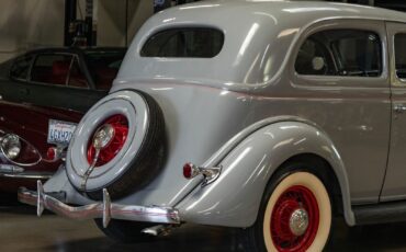 Ford-Deluxe-Tudor-1935-Gray-Gray-257-24