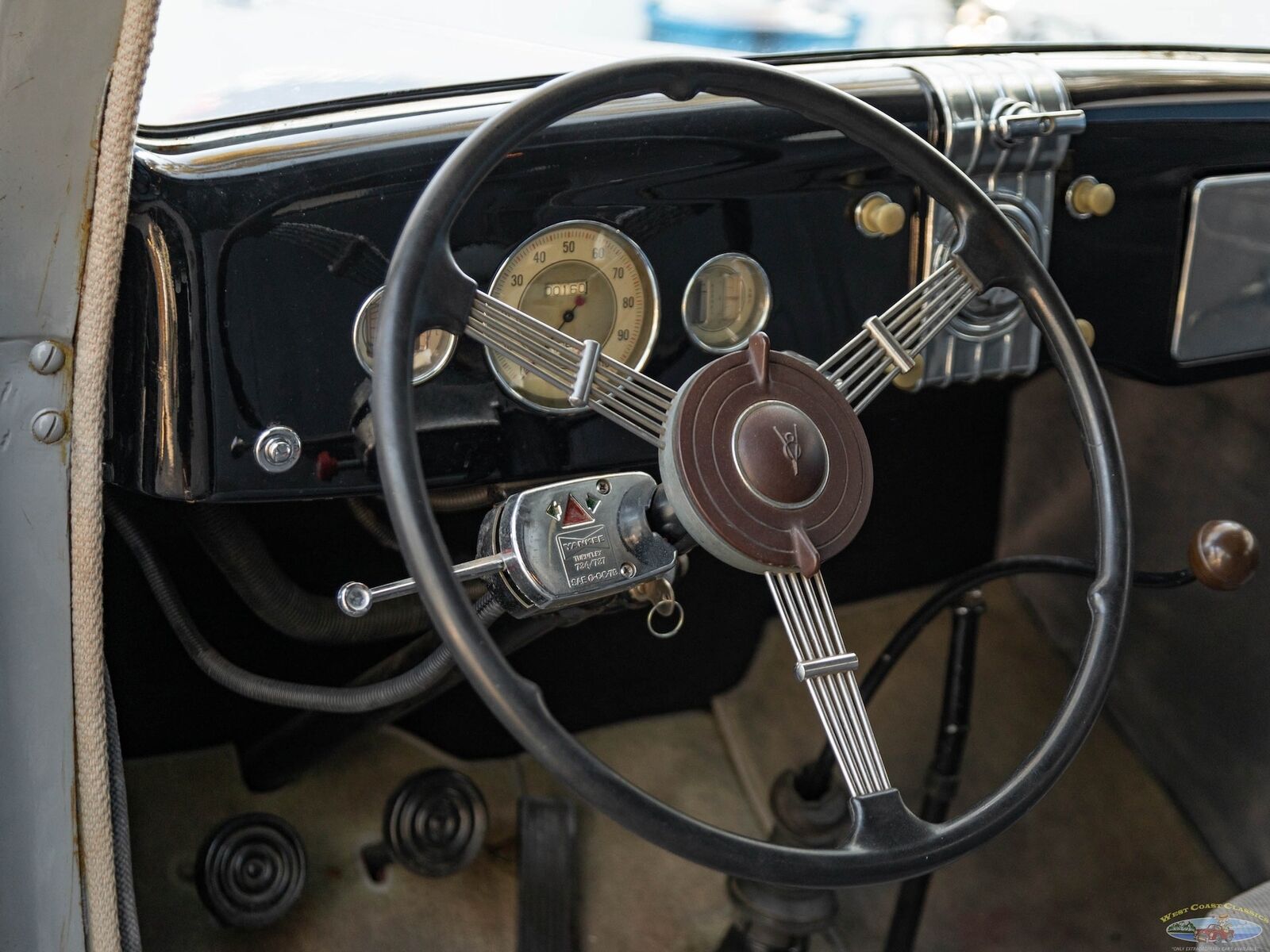 Ford-Deluxe-Tudor-1935-Gray-Gray-257-31