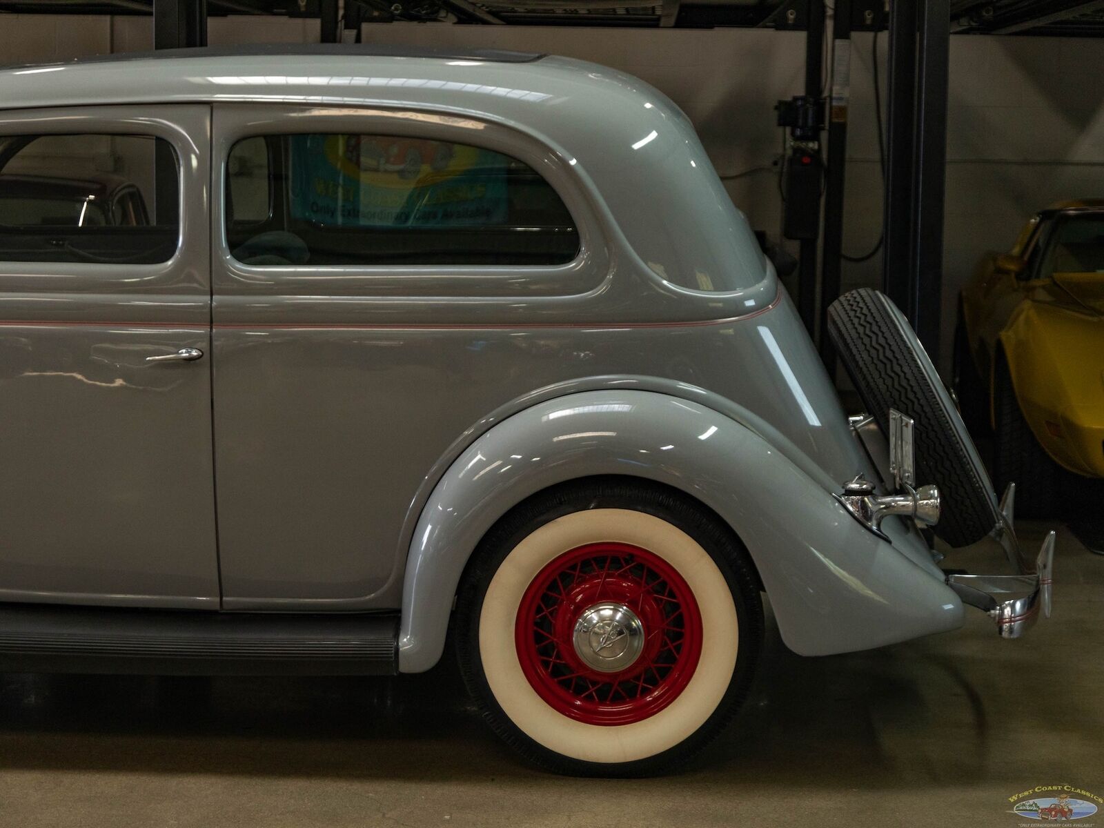 Ford-Deluxe-Tudor-1935-Gray-Gray-257-6