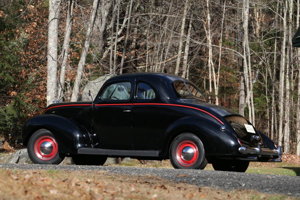 Ford-Deluxe-coupe-1938-black-75639-2