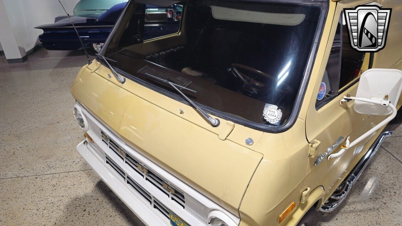 Ford-E-Series-Van-1973-Tan-Black-137834-11