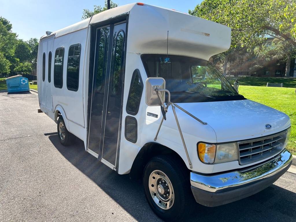 Ford-Econoline-diesel-1994-white-215325-2