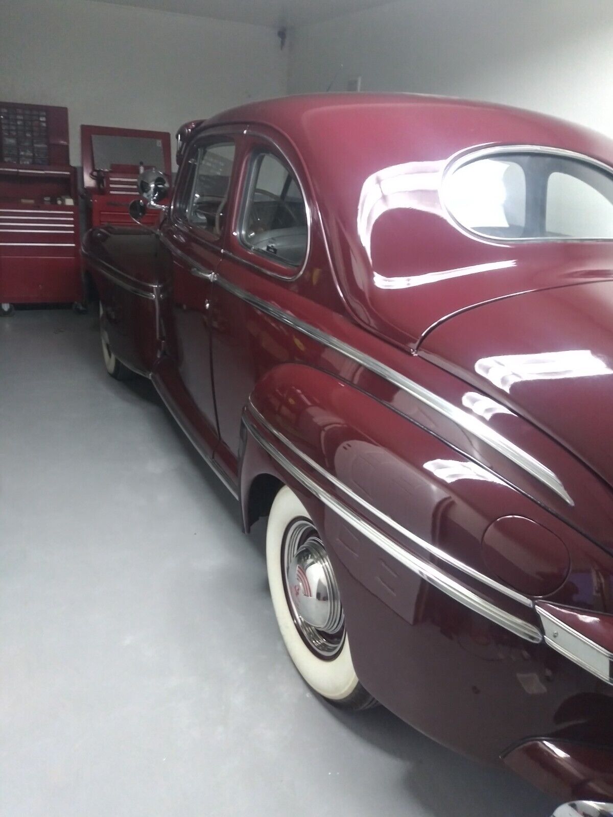 Ford-Eight-Coupe-1946-Burgundy-Gray-140013-4