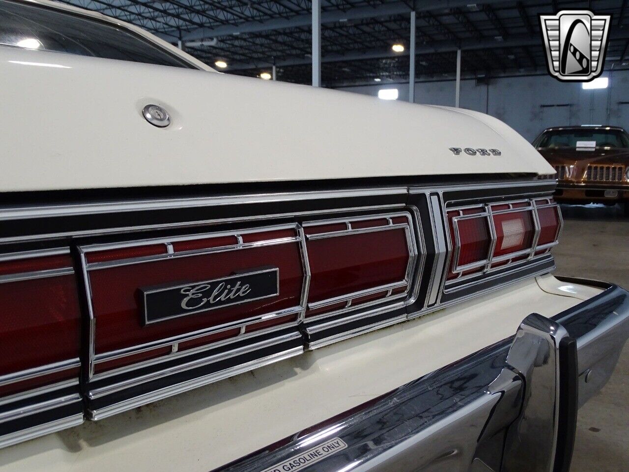 Ford-Elite-1975-White-Black-21520-11