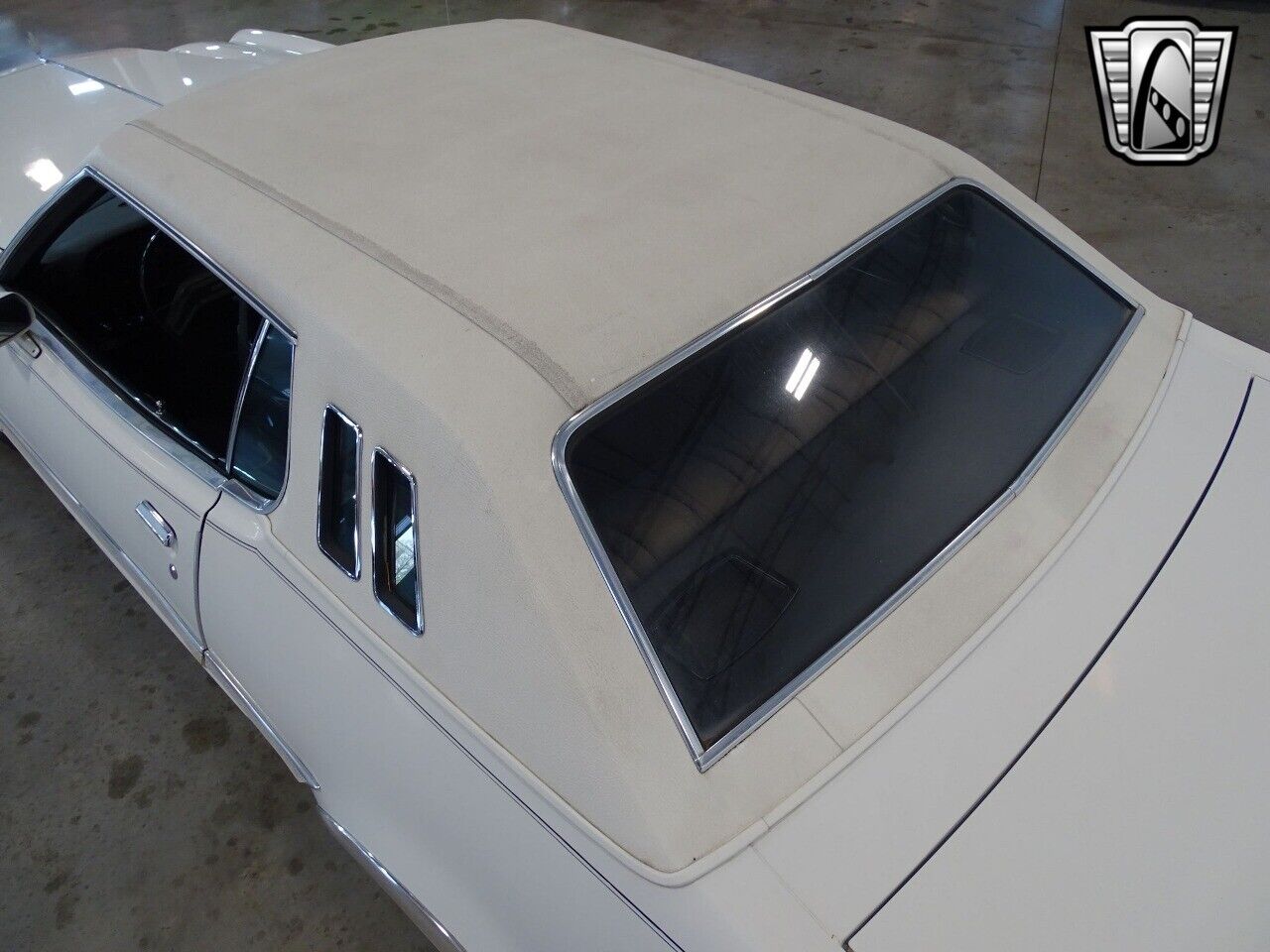 Ford-Elite-1975-White-Black-21520-7