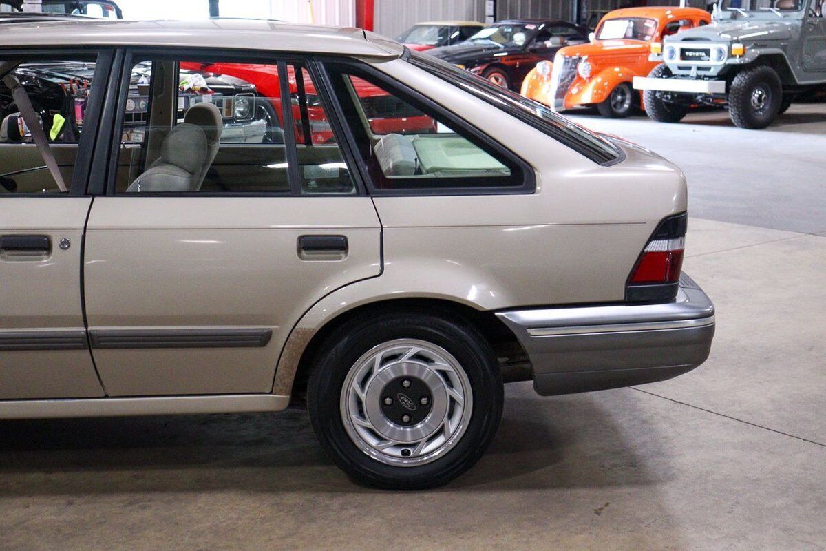 Ford-Escort-Berline-1989-Tan-Tan-38146-3