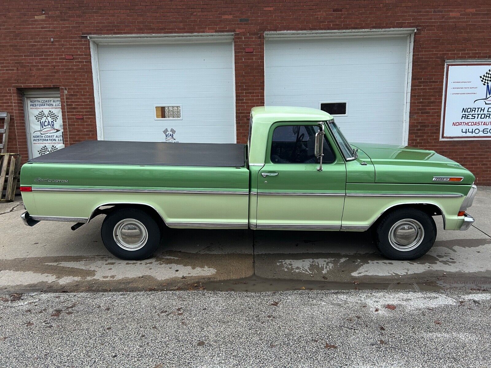 Ford F-100  year1}