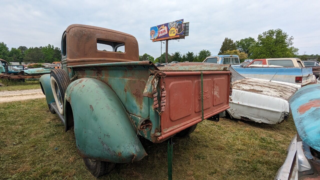 Ford-F-100-Pickup-1945-Green-Black-112654-3