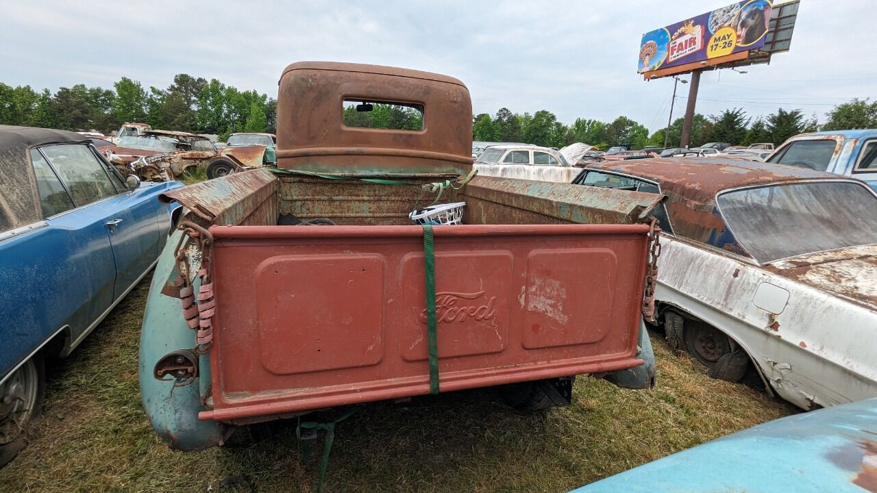 Ford-F-100-Pickup-1945-Green-Black-112654-4