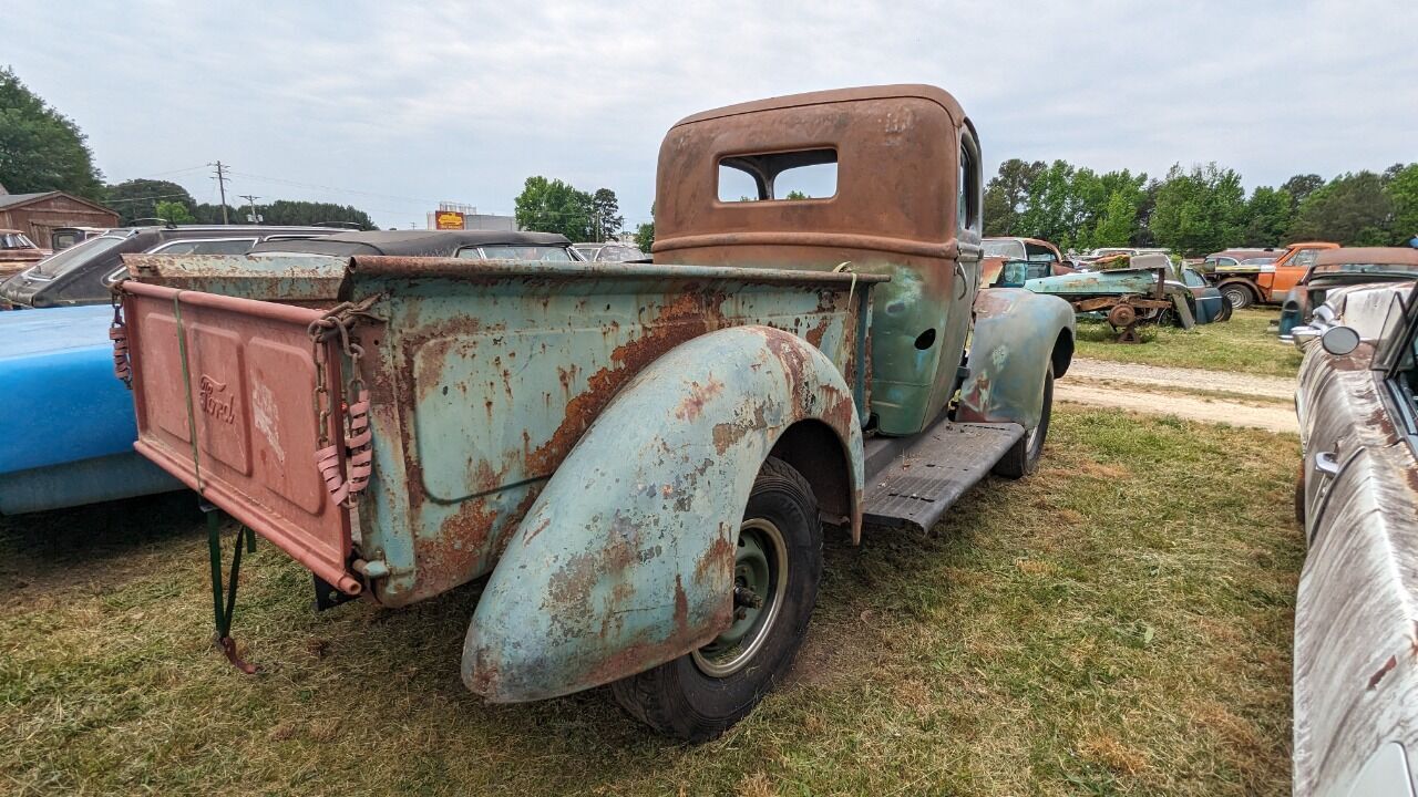 Ford-F-100-Pickup-1945-Green-Black-112654-5