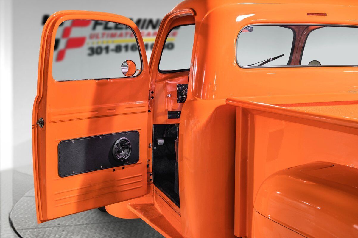 Ford-F-100-Pickup-1951-Orange-0-11