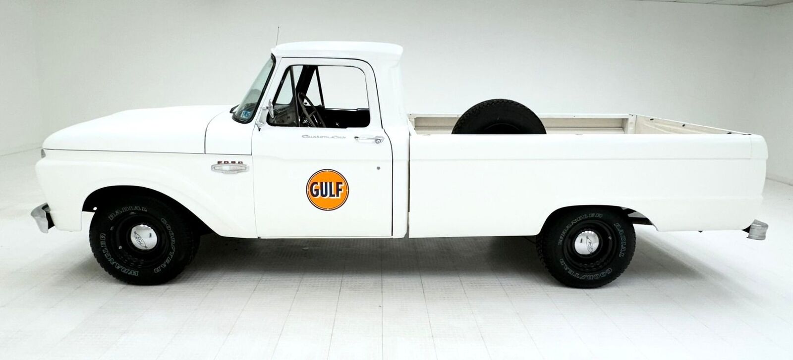 Ford-F-100-Pickup-1966-White-Black-483-1