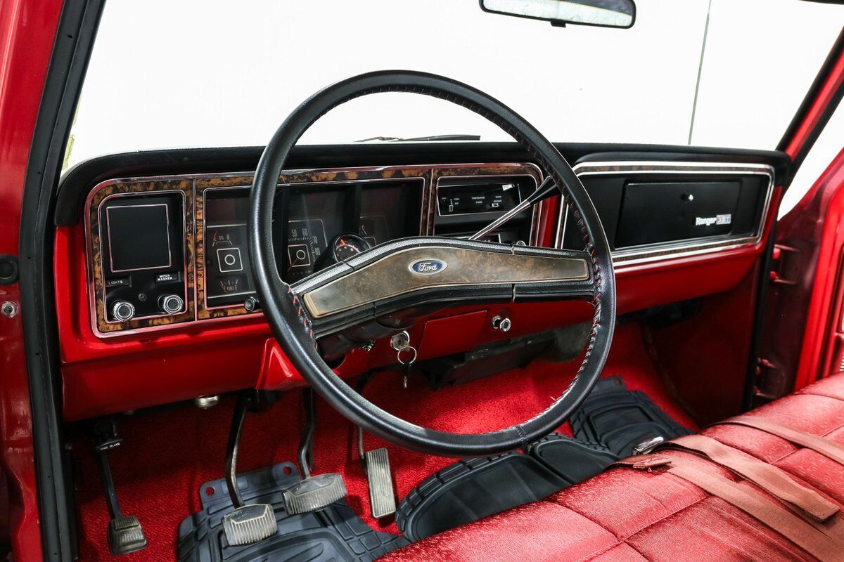 Ford-F-100-Pickup-1973-Red-Red-46328-13