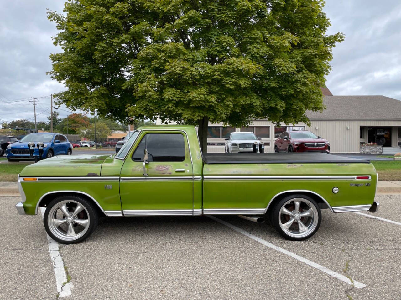 Ford-F-100-Pickup-1974-Green-Black-102275-2