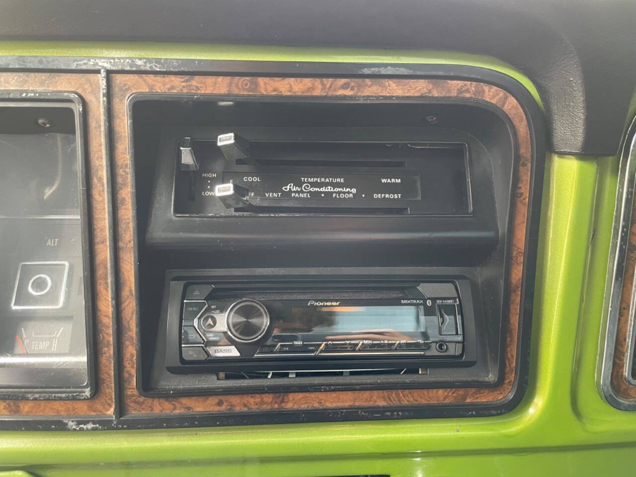 Ford-F-100-Pickup-1974-Green-Black-102275-22