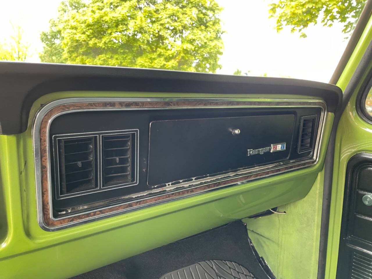 Ford-F-100-Pickup-1974-Green-Black-102275-23