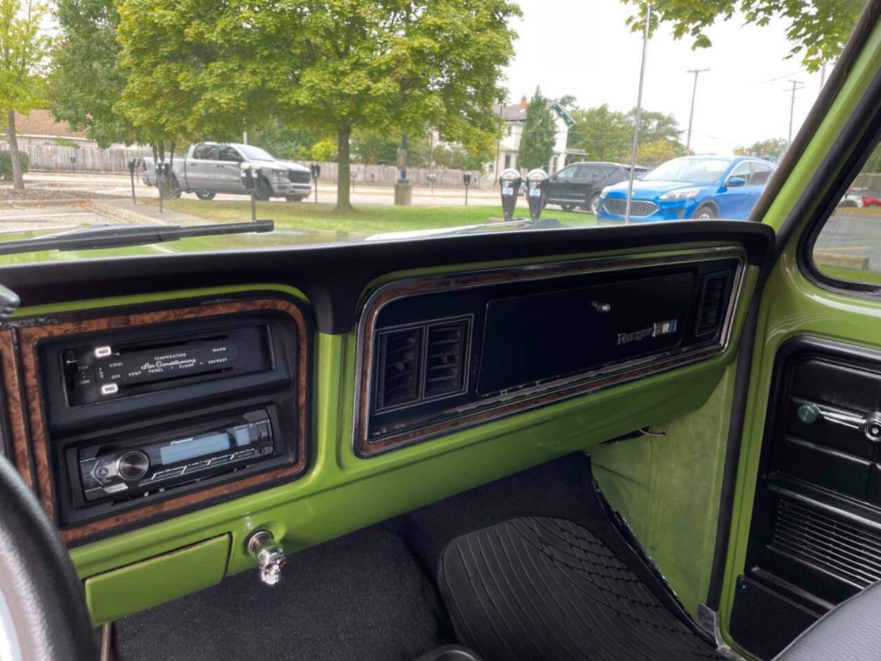 Ford-F-100-Pickup-1974-Green-Black-102275-24