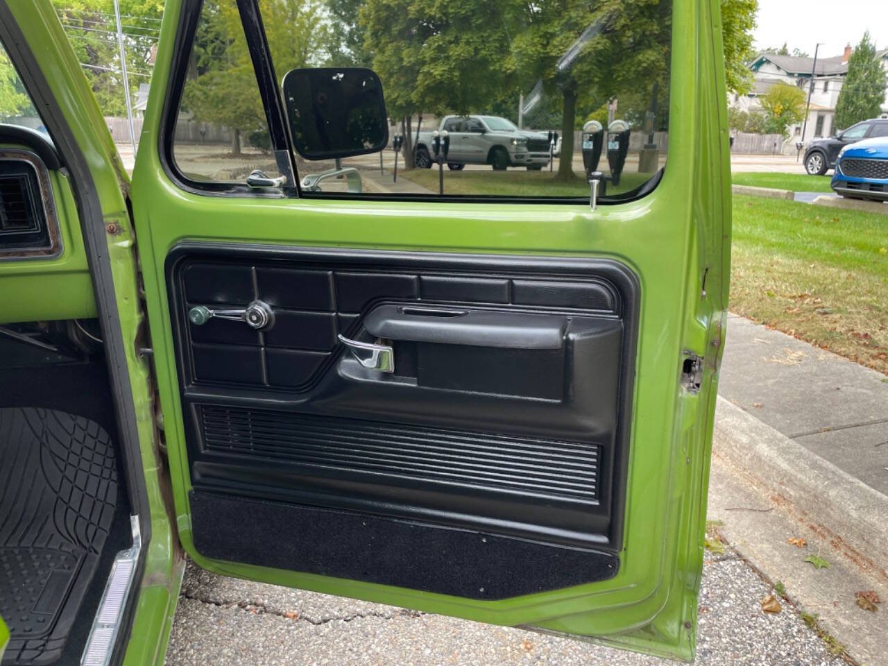 Ford-F-100-Pickup-1974-Green-Black-102275-30